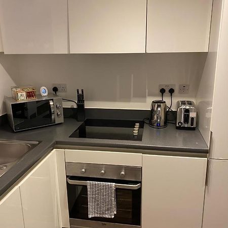 בריירלי היל Spacious 1 Bed Relocation Apartment Free Parking, מראה חיצוני תמונה