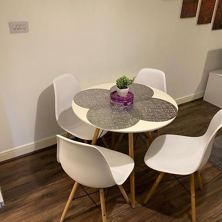 בריירלי היל Spacious 1 Bed Relocation Apartment Free Parking, מראה חיצוני תמונה