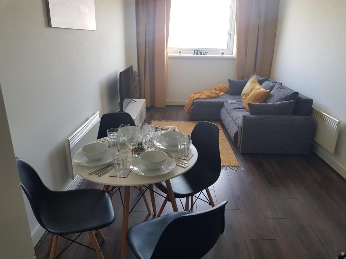 בריירלי היל Spacious 1 Bed Relocation Apartment Free Parking, מראה חיצוני תמונה