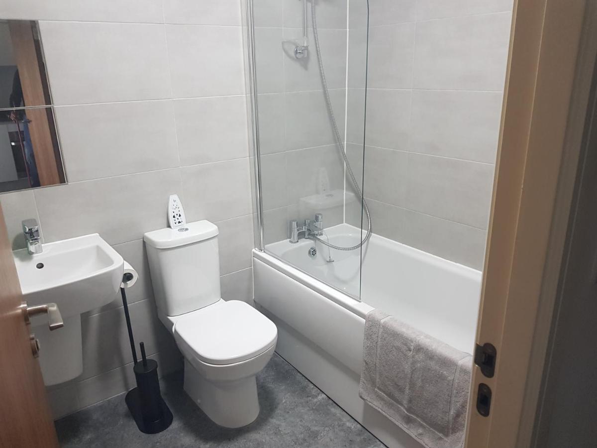 בריירלי היל Spacious 1 Bed Relocation Apartment Free Parking, מראה חיצוני תמונה