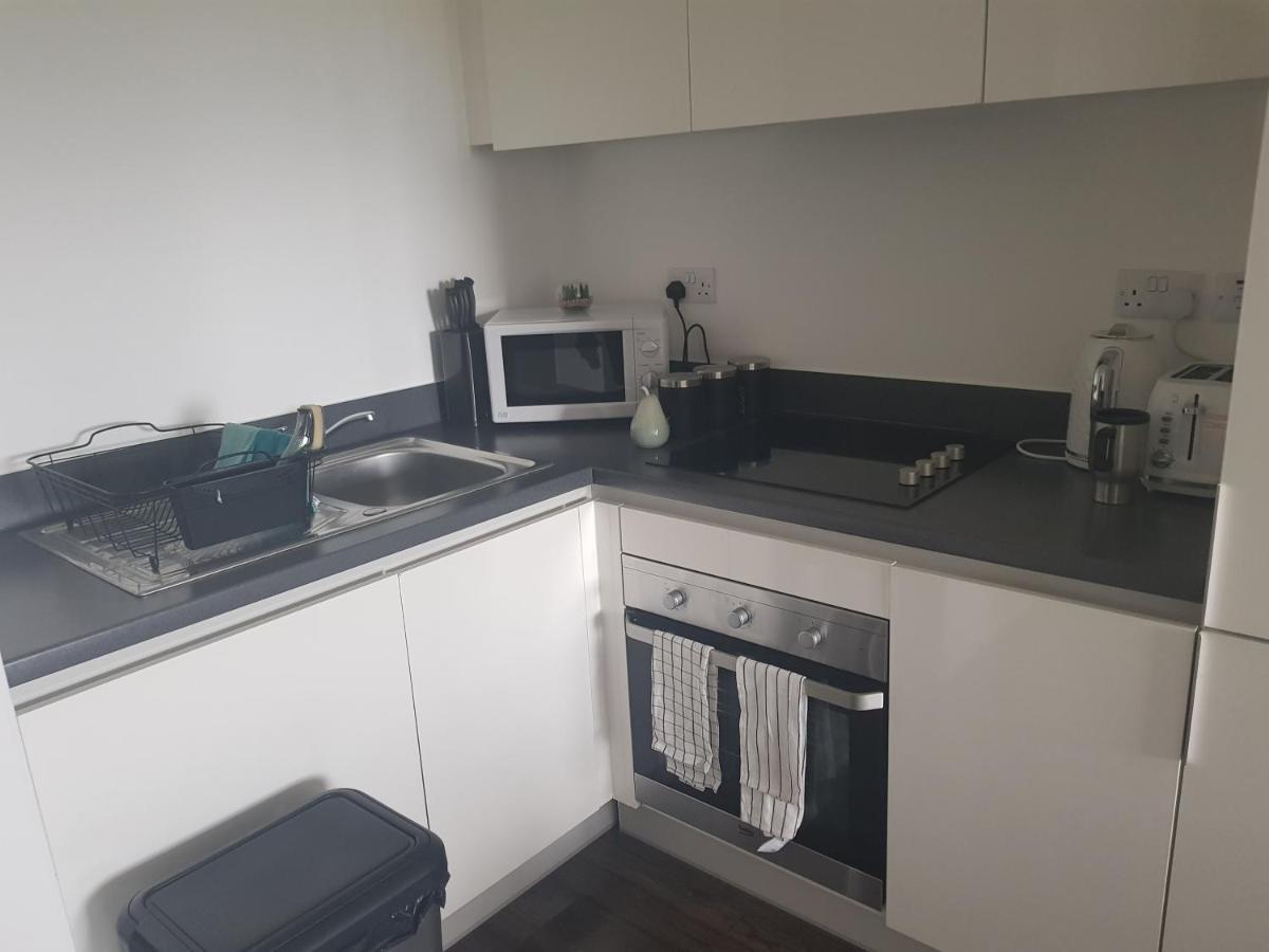 בריירלי היל Spacious 1 Bed Relocation Apartment Free Parking, מראה חיצוני תמונה