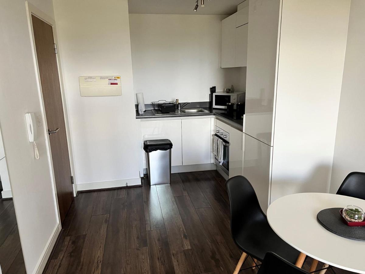 בריירלי היל Spacious 1 Bed Relocation Apartment Free Parking, מראה חיצוני תמונה