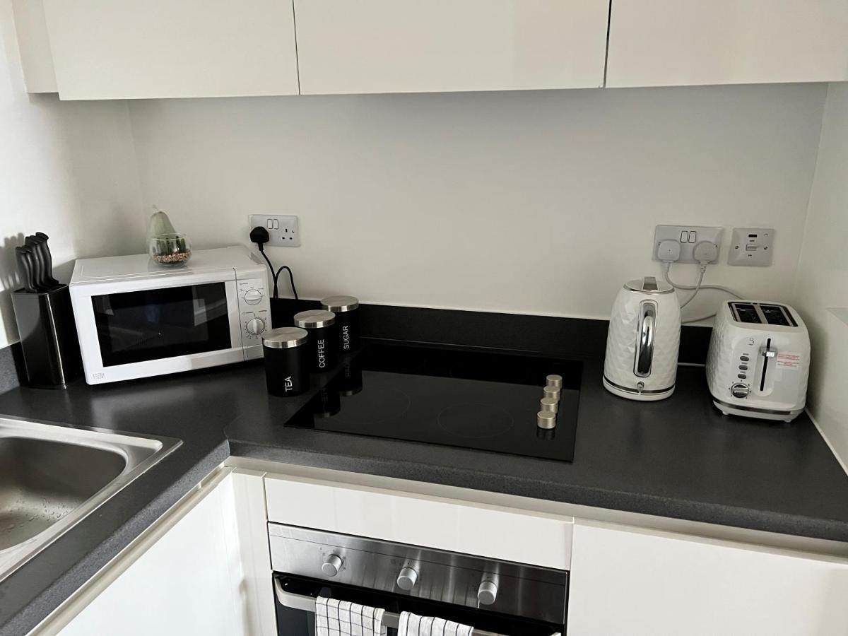 בריירלי היל Spacious 1 Bed Relocation Apartment Free Parking, מראה חיצוני תמונה