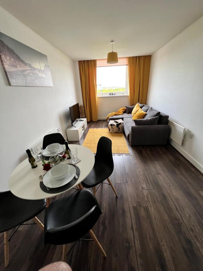 בריירלי היל Spacious 1 Bed Relocation Apartment Free Parking, מראה חיצוני תמונה