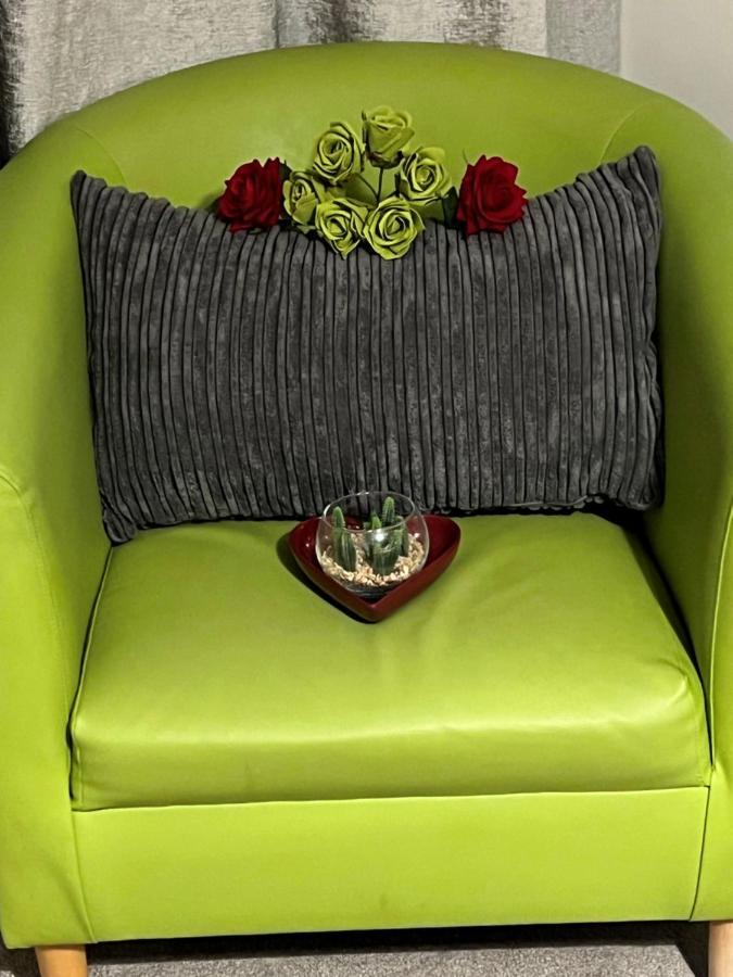 בריירלי היל Spacious 1 Bed Relocation Apartment Free Parking, מראה חיצוני תמונה