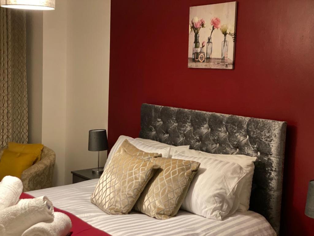 בריירלי היל Spacious 1 Bed Relocation Apartment Free Parking, מראה חיצוני תמונה