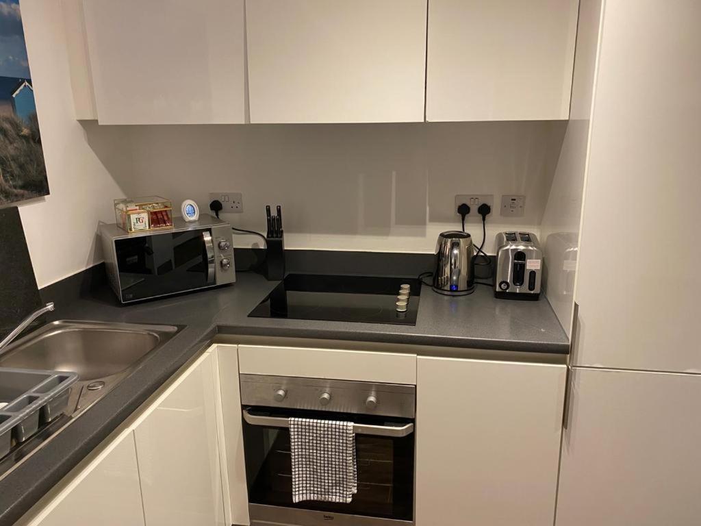 בריירלי היל Spacious 1 Bed Relocation Apartment Free Parking, מראה חיצוני תמונה