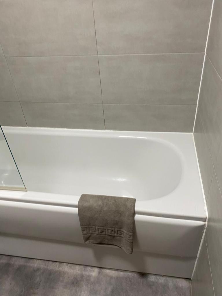 בריירלי היל Spacious 1 Bed Relocation Apartment Free Parking, מראה חיצוני תמונה